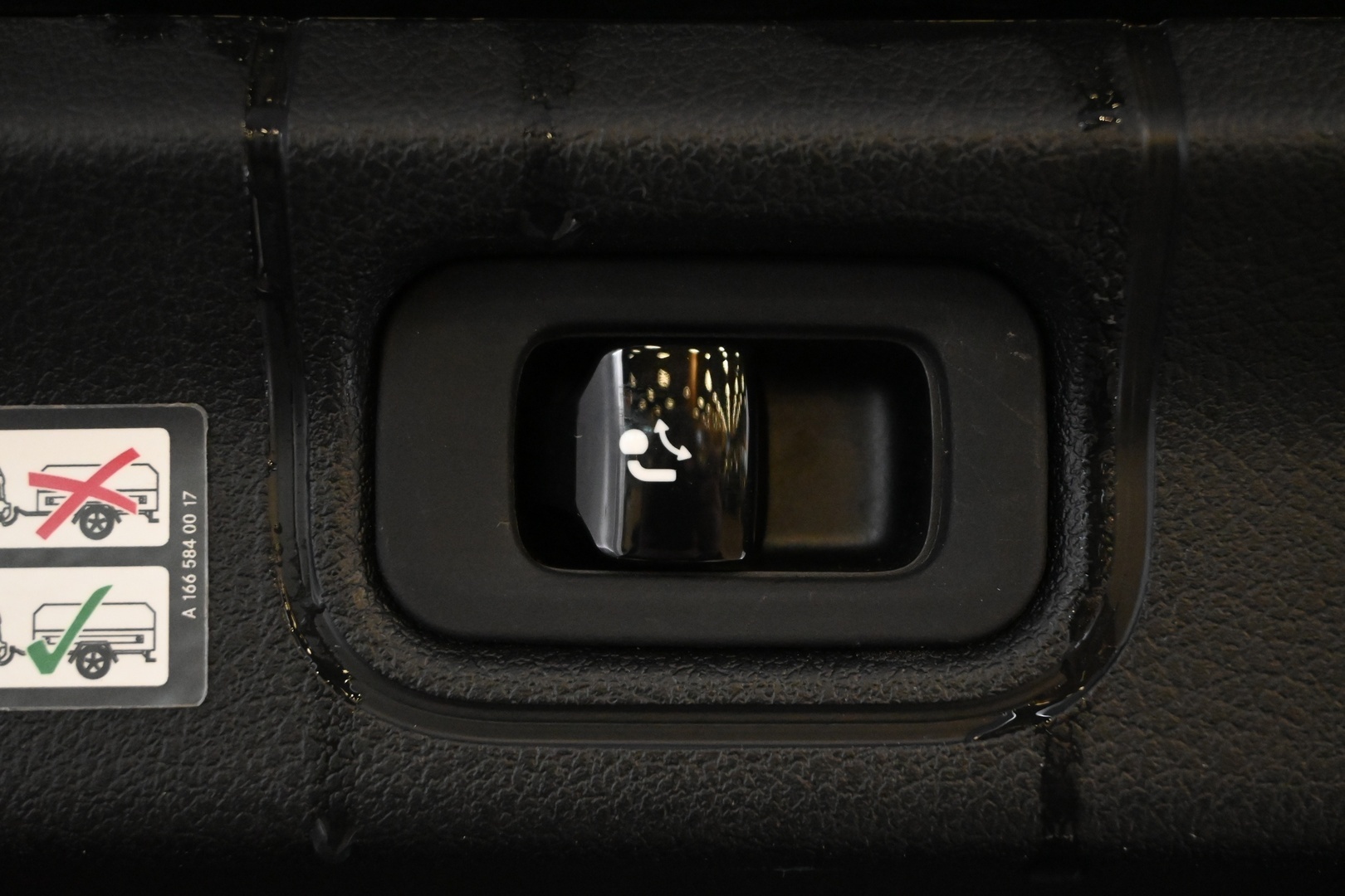 MERCEDES-BENZ EQE 2024