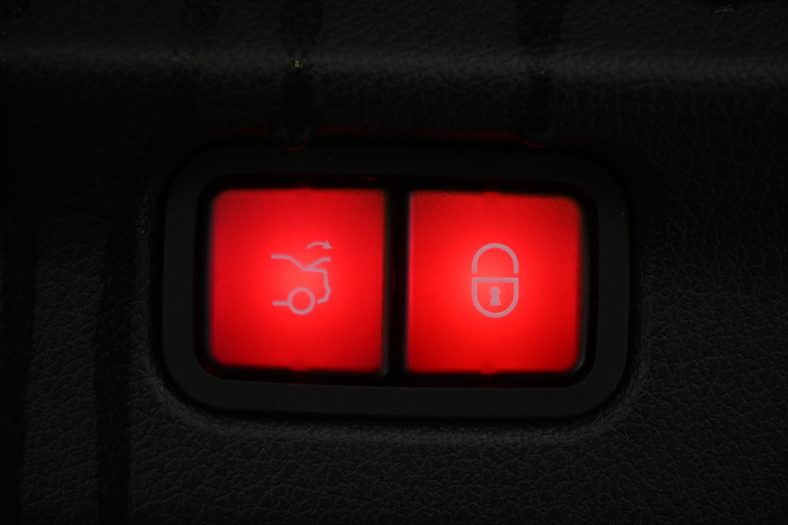 MERCEDES-BENZ EQE 2024