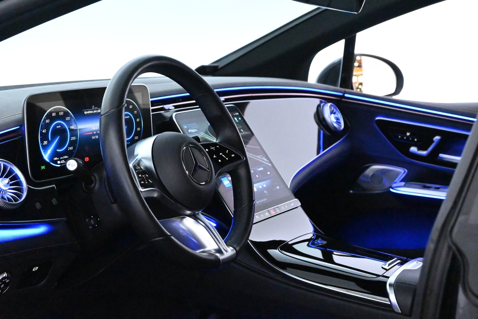 MERCEDES-BENZ EQE 2024