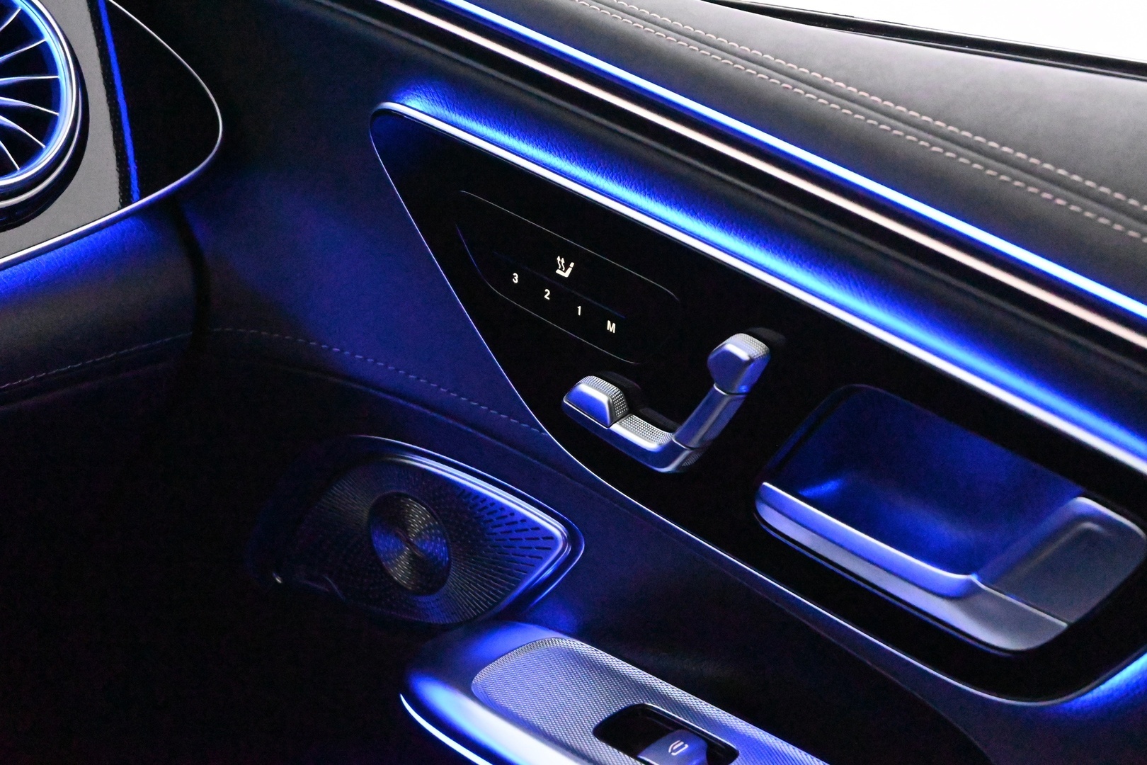 MERCEDES-BENZ EQE 2024