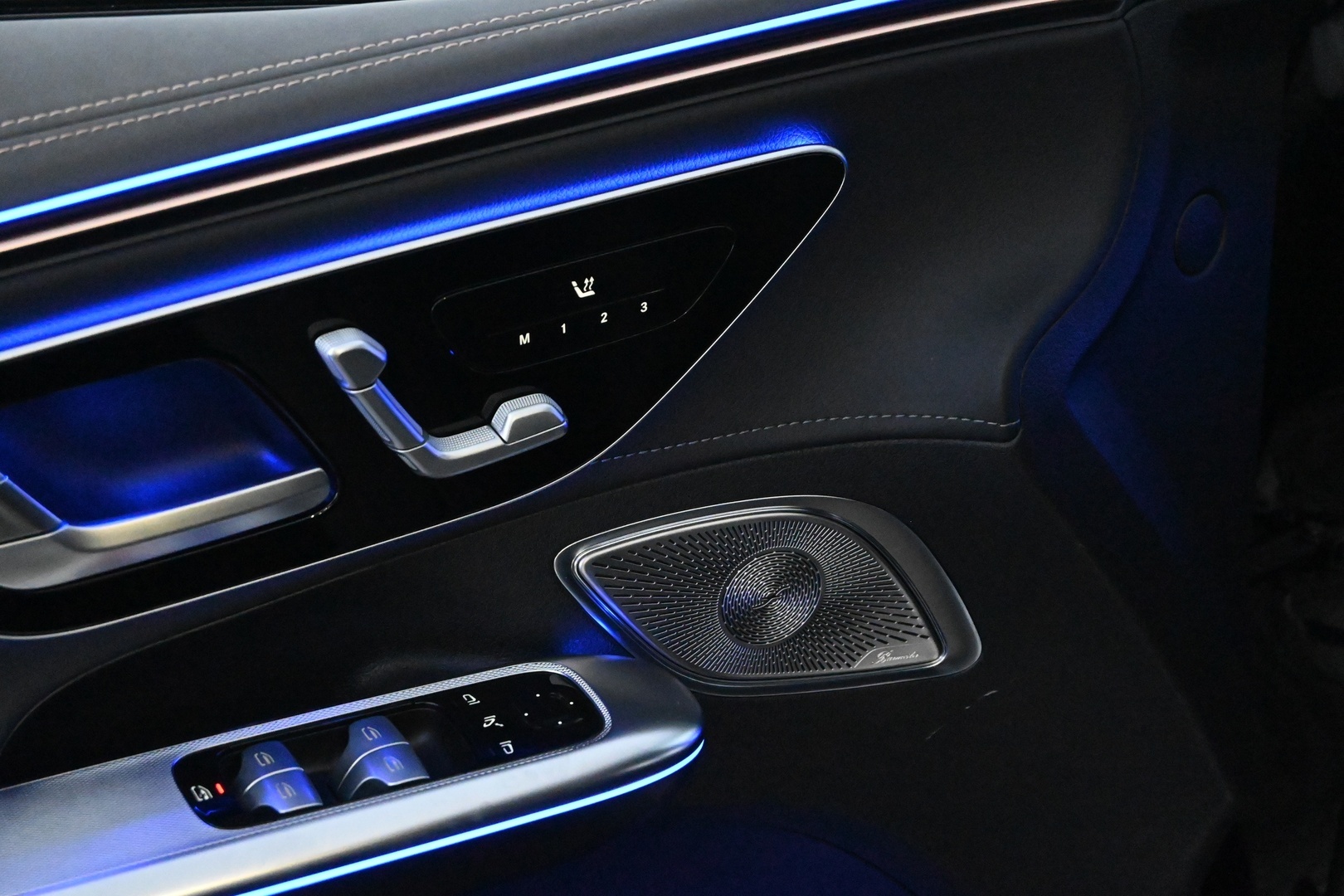 MERCEDES-BENZ EQE 2024