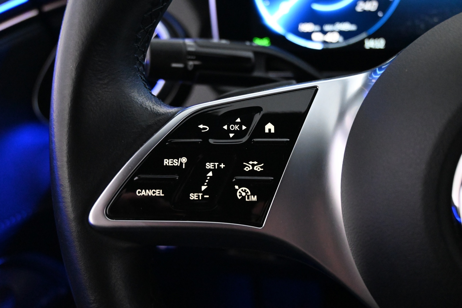 MERCEDES-BENZ EQE 2024