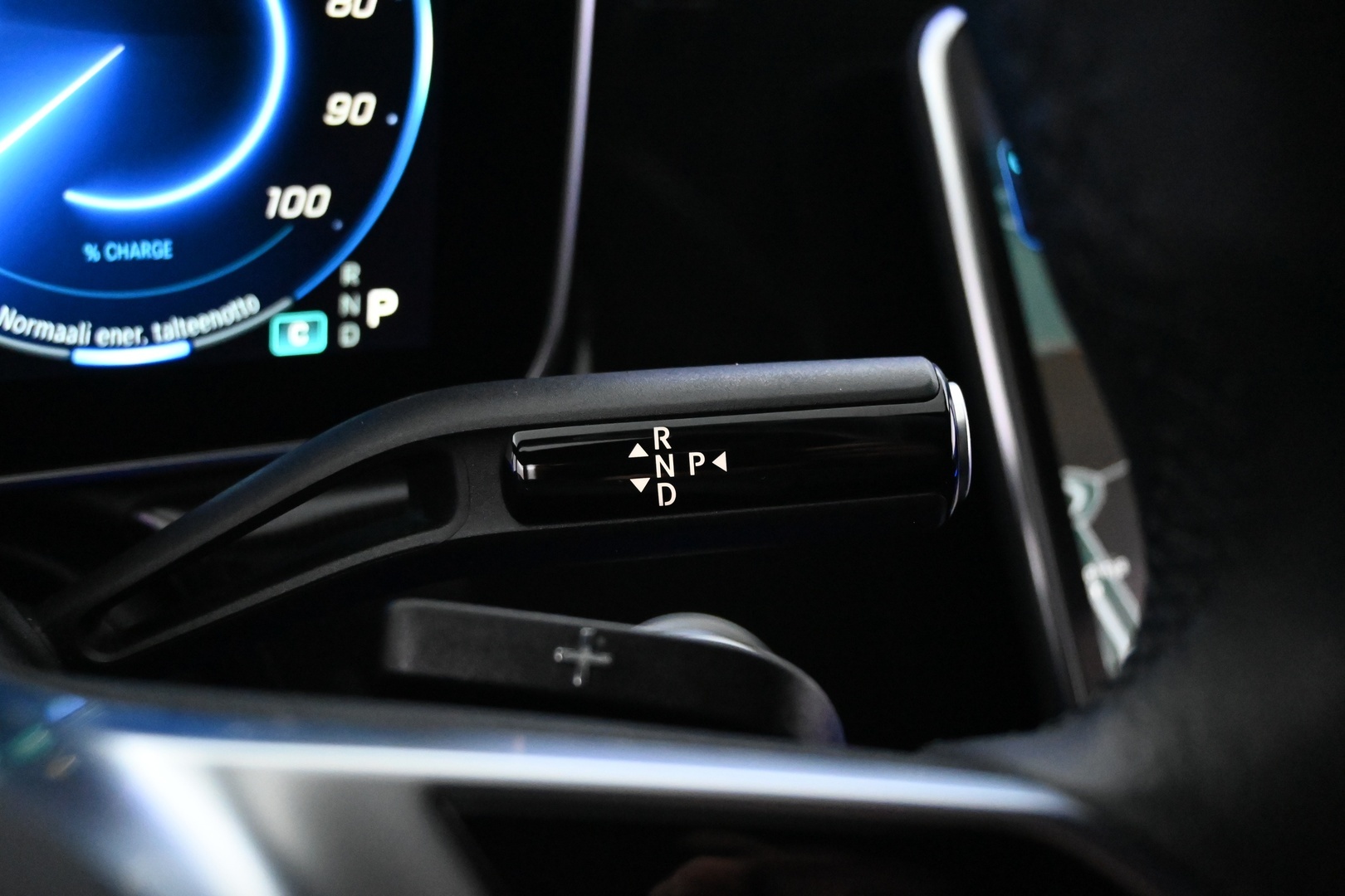 MERCEDES-BENZ EQE 2024