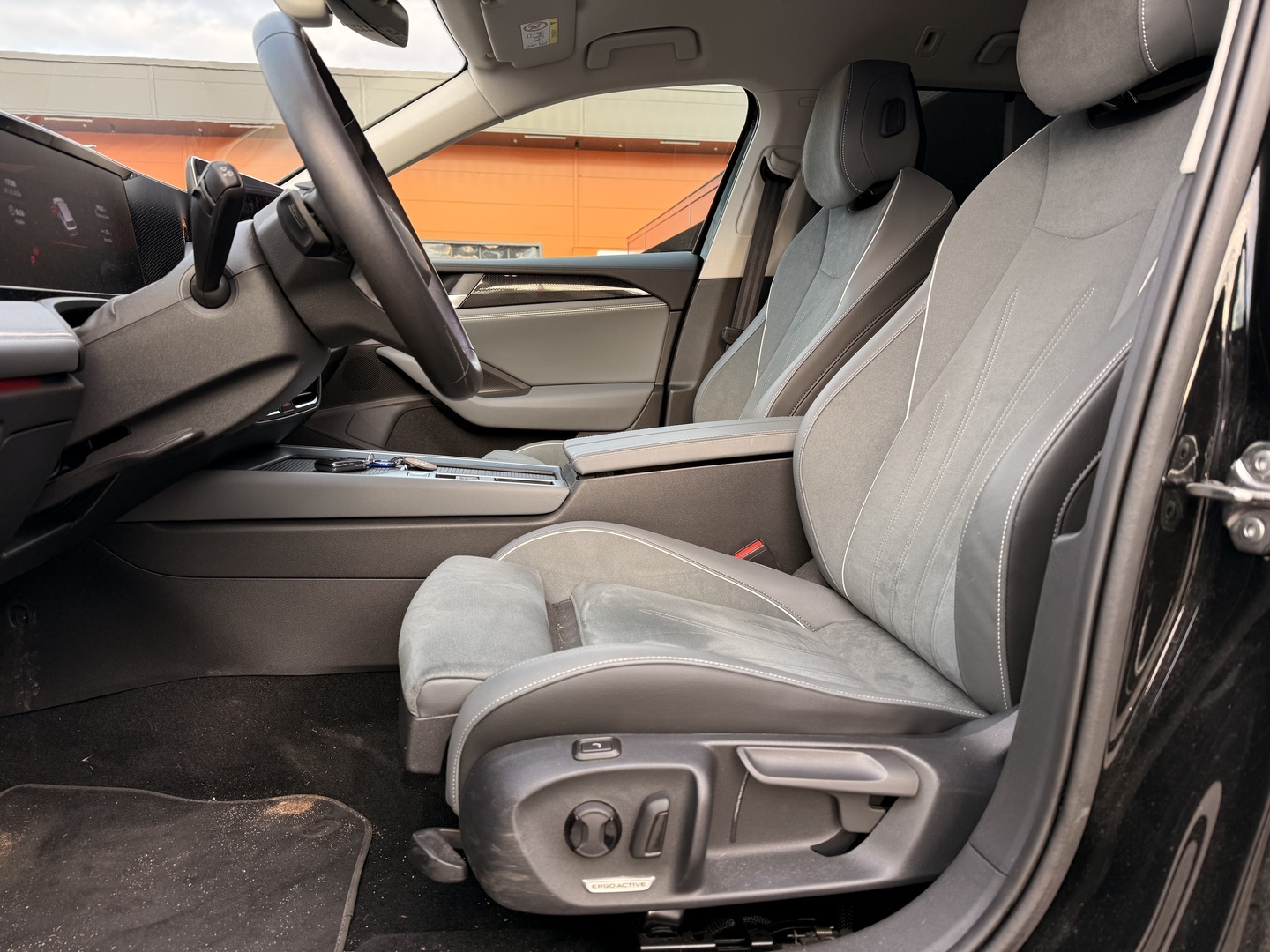 VOLKSWAGEN Passat 2024