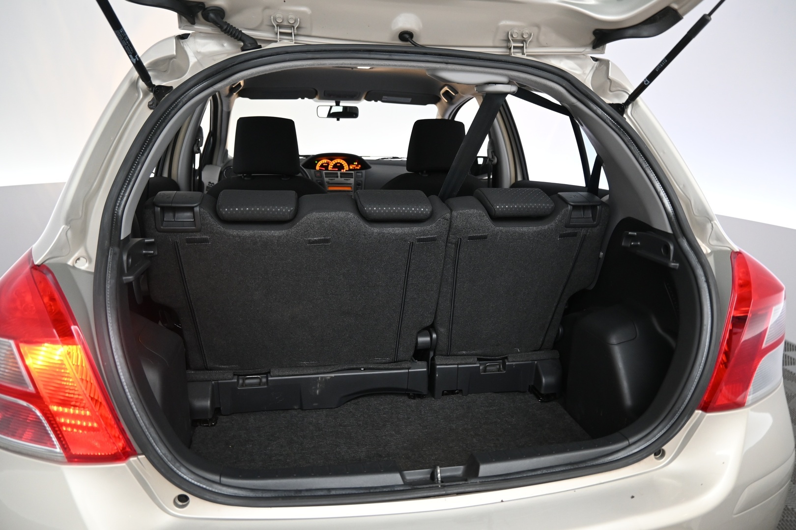 TOYOTA Yaris 2011