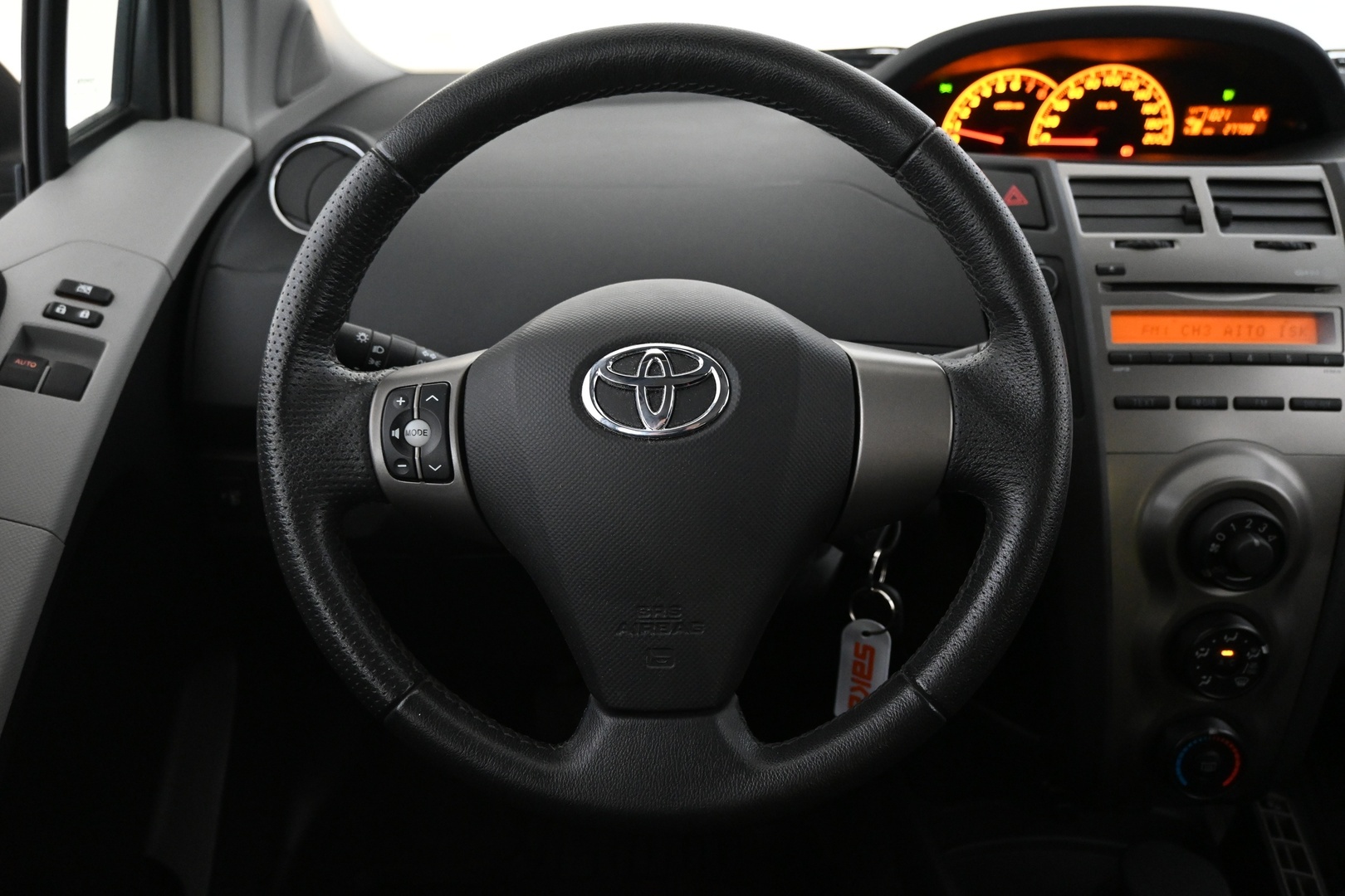 TOYOTA Yaris 2011