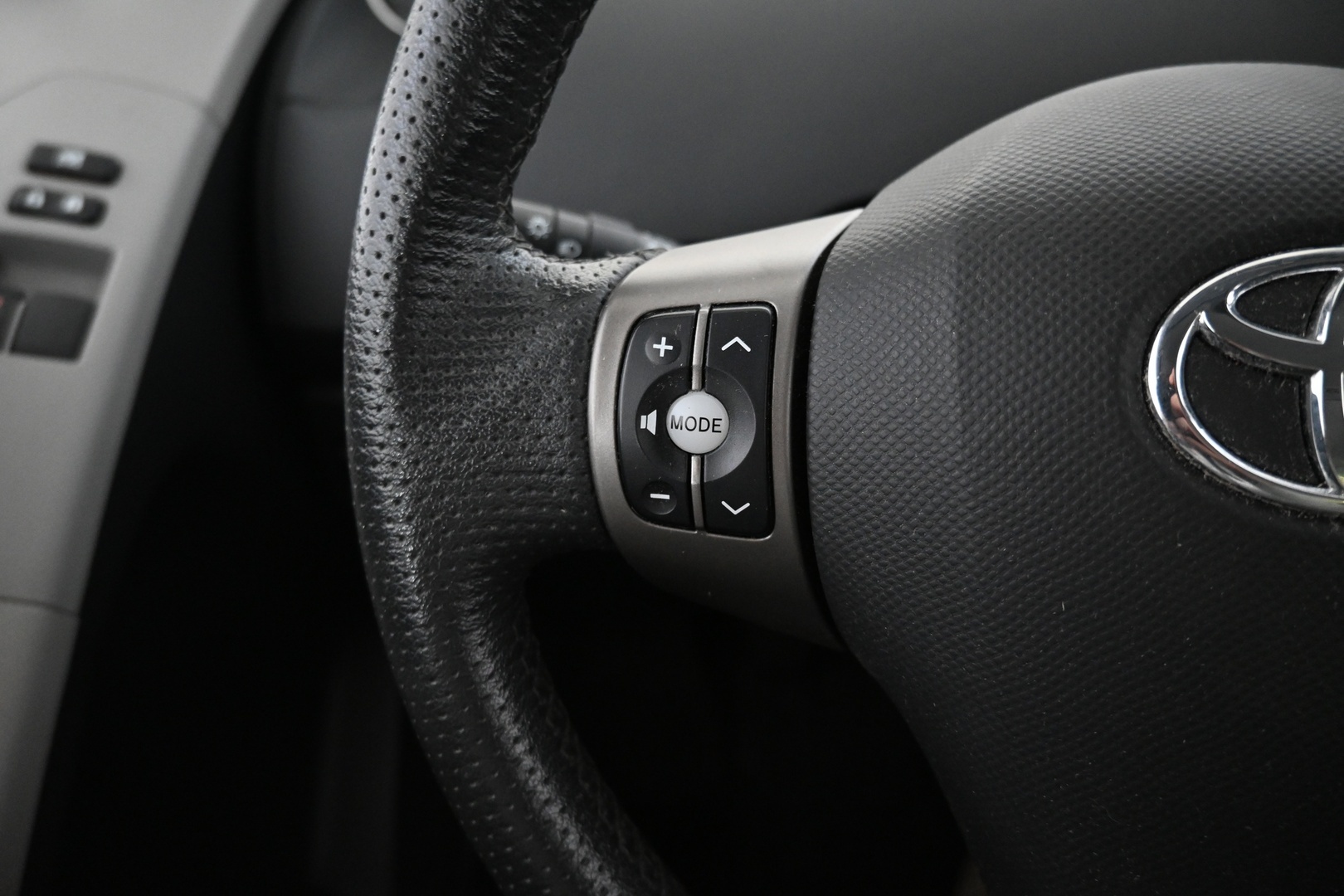 TOYOTA Yaris 2011
