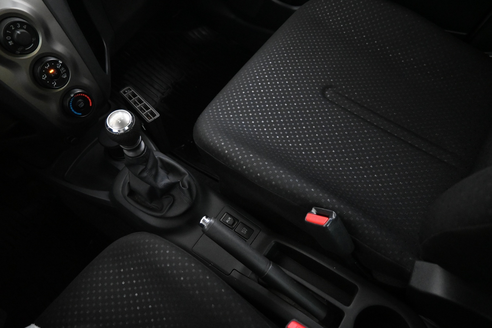 TOYOTA Yaris 2011