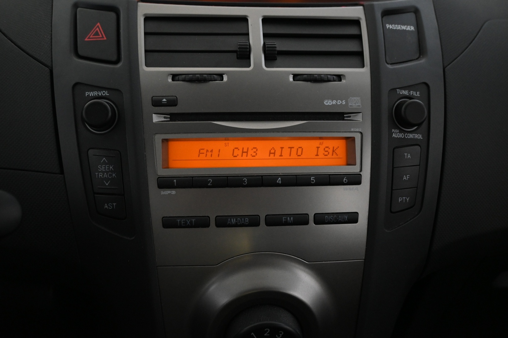 TOYOTA Yaris 2011