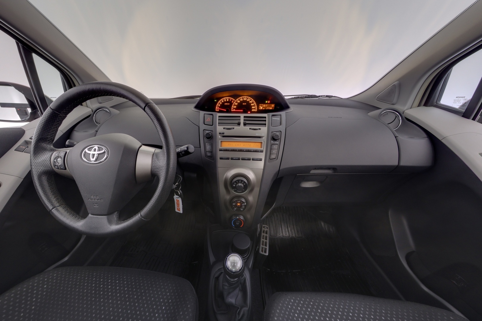 TOYOTA Yaris 2011