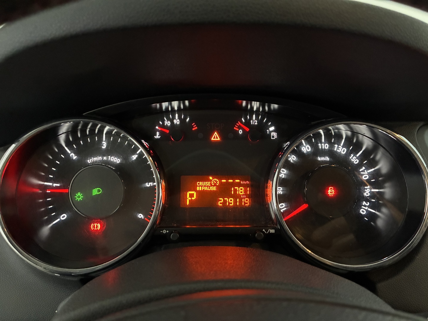 PEUGEOT 5008 2016