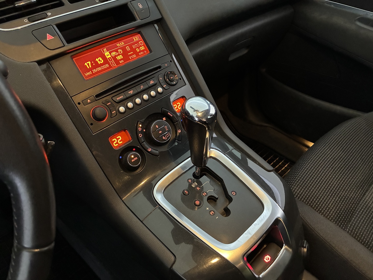 PEUGEOT 5008 2016
