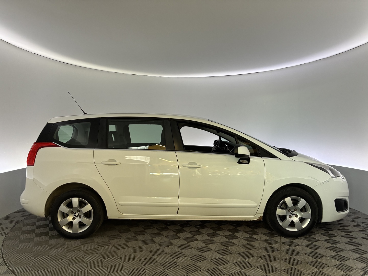 PEUGEOT 5008 2016