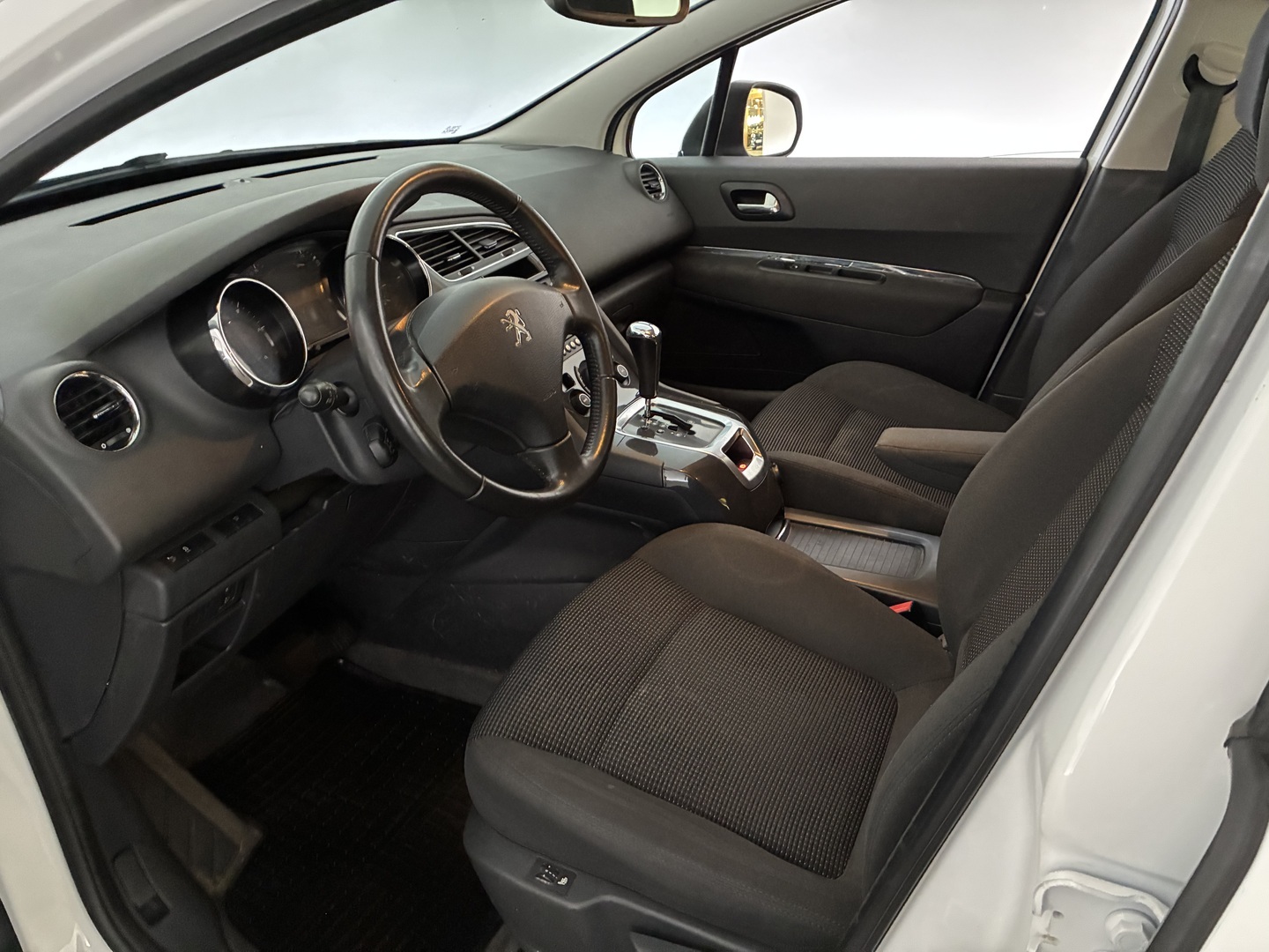 PEUGEOT 5008 2016