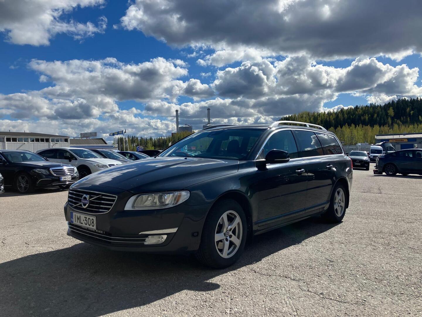 VOLVO V70 2015