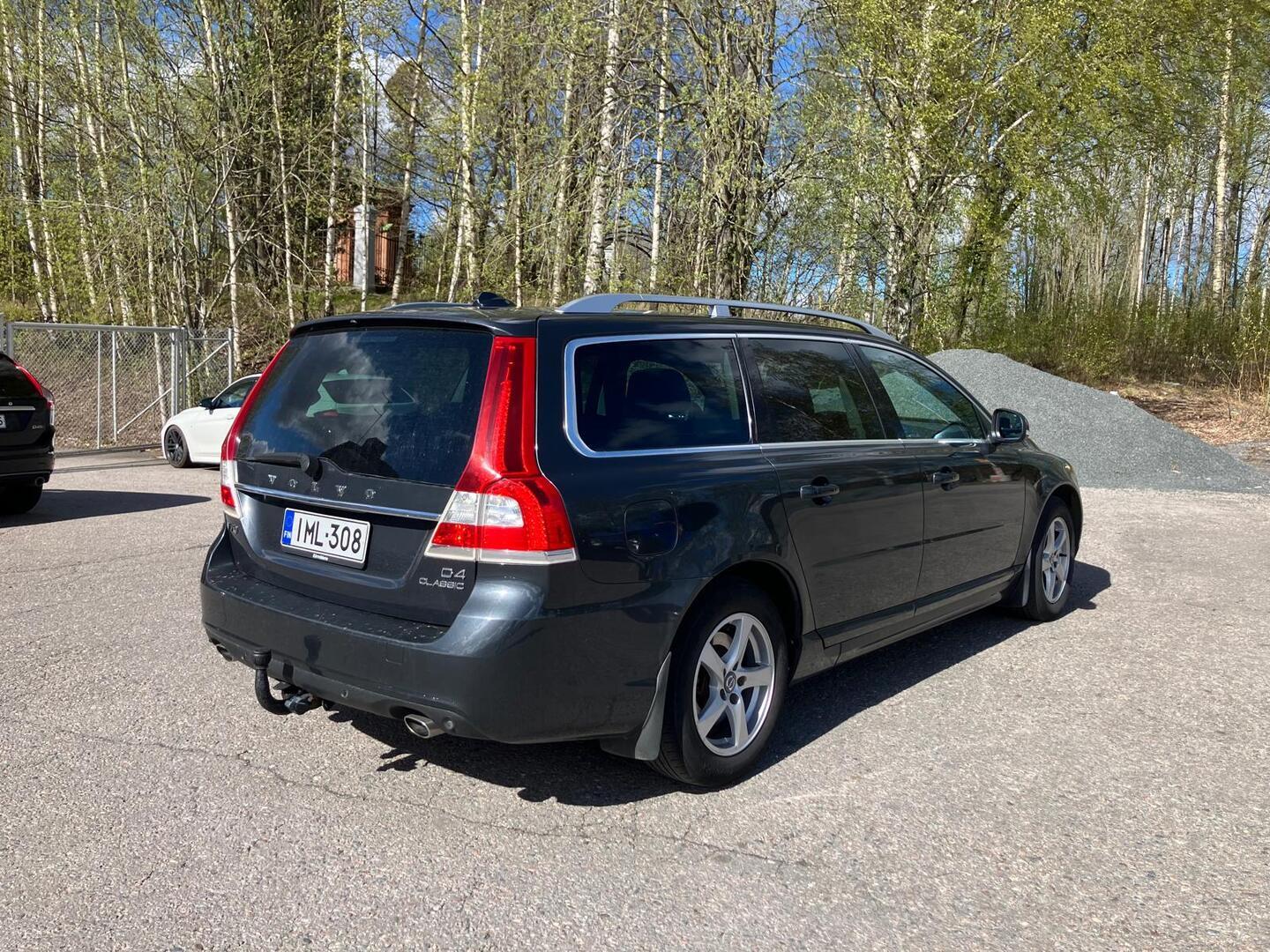 VOLVO V70 2015