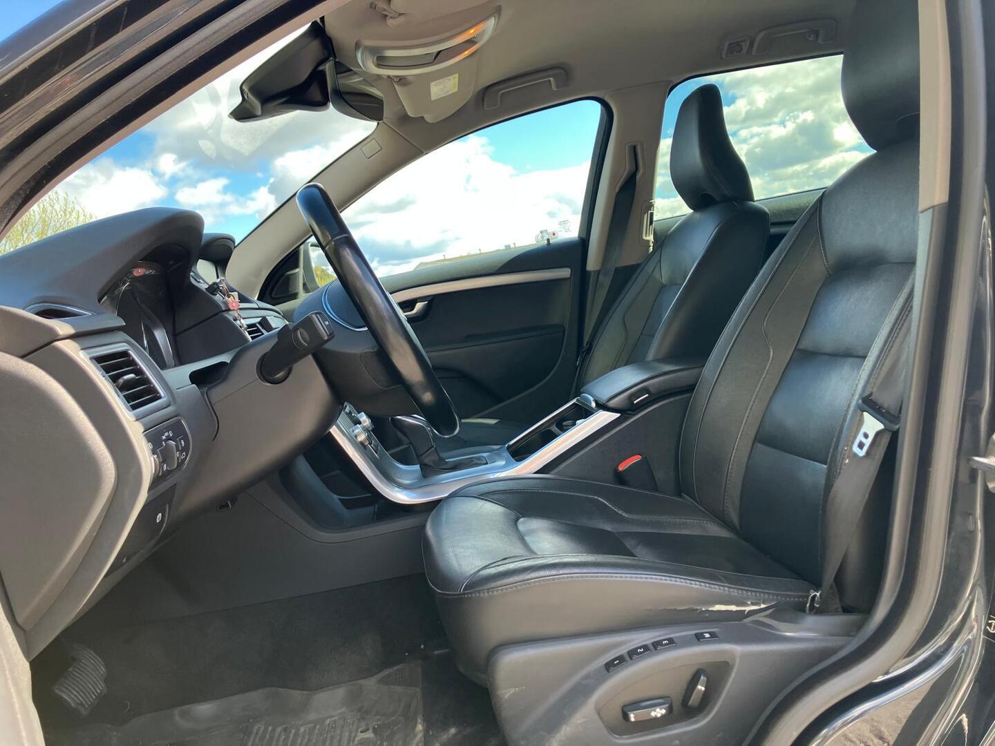 VOLVO V70 2015