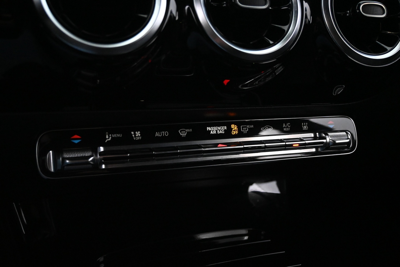 MERCEDES-BENZ CLA 2020