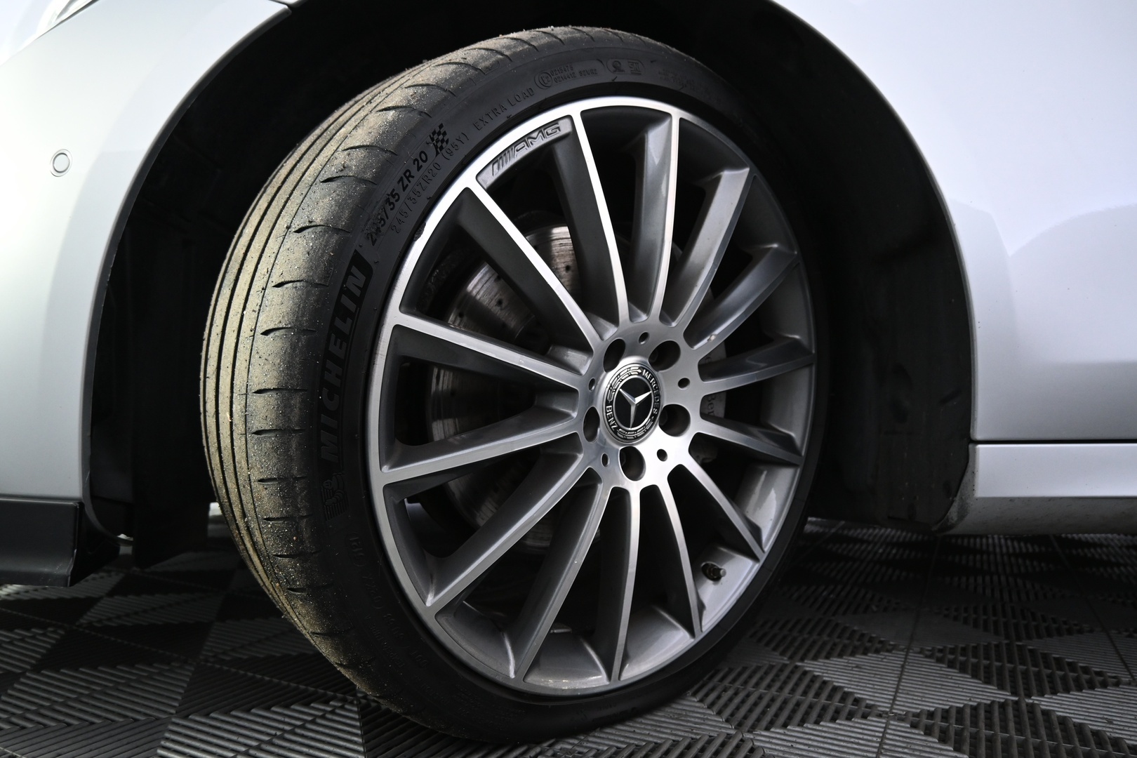 MERCEDES-BENZ E 2019