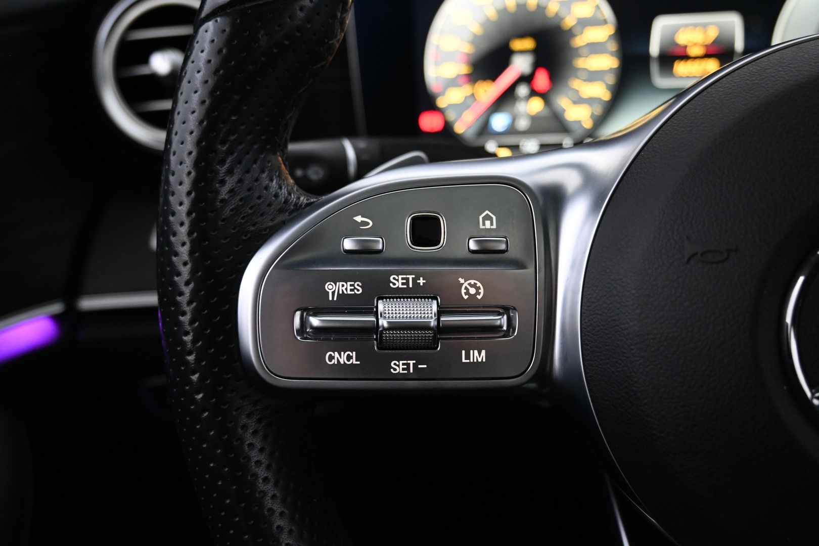 MERCEDES-BENZ E 2019