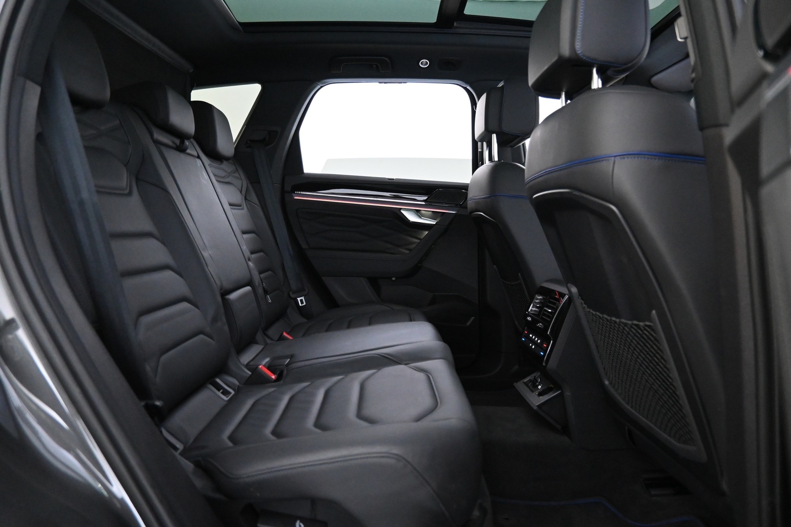 VOLKSWAGEN Touareg 2024