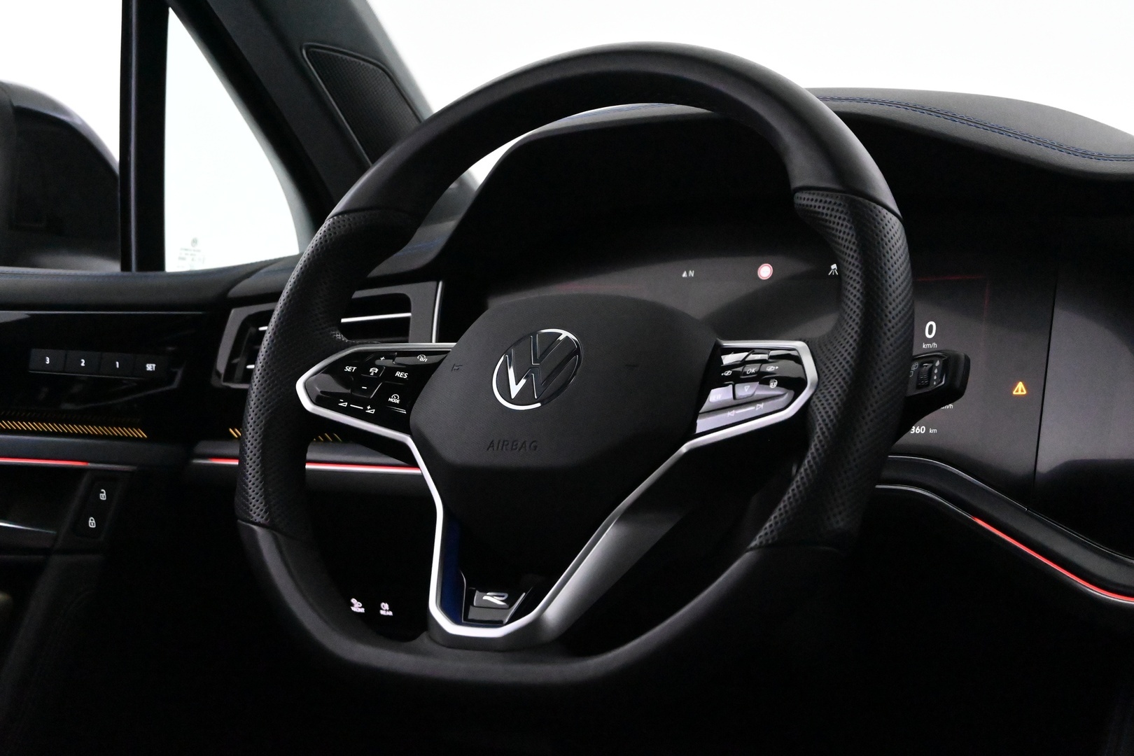 VOLKSWAGEN Touareg 2024