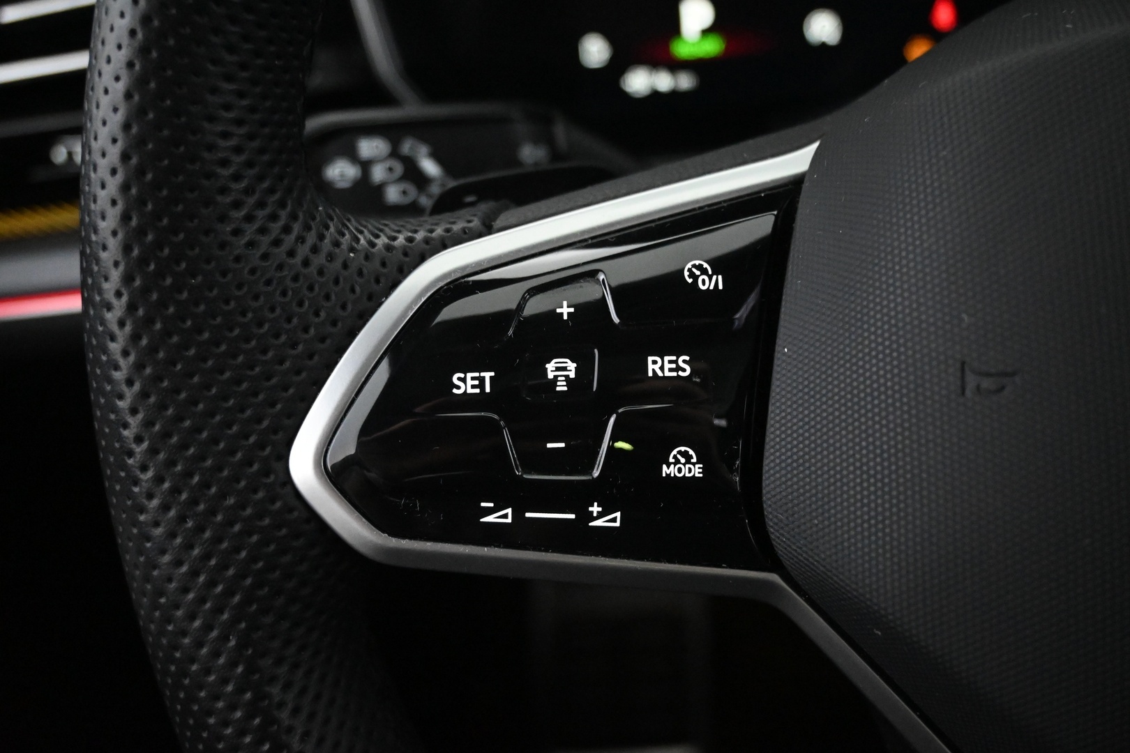 VOLKSWAGEN Touareg 2024