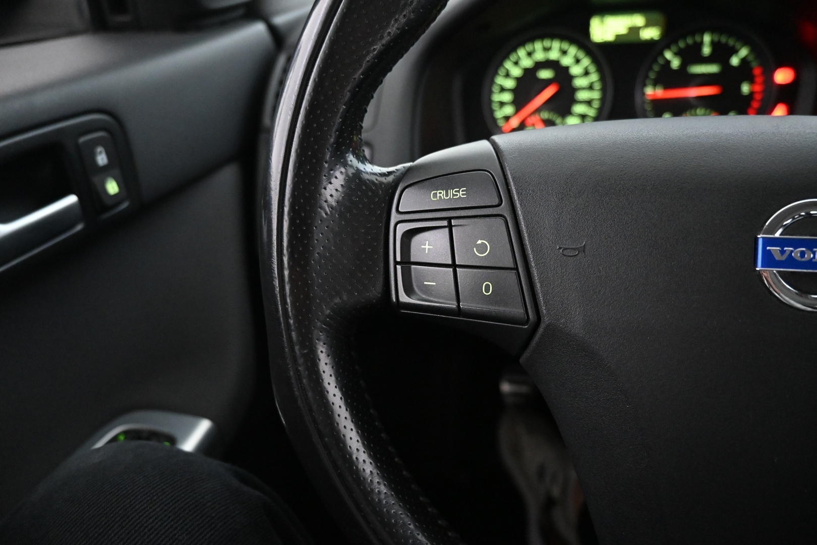 VOLVO V50 2011