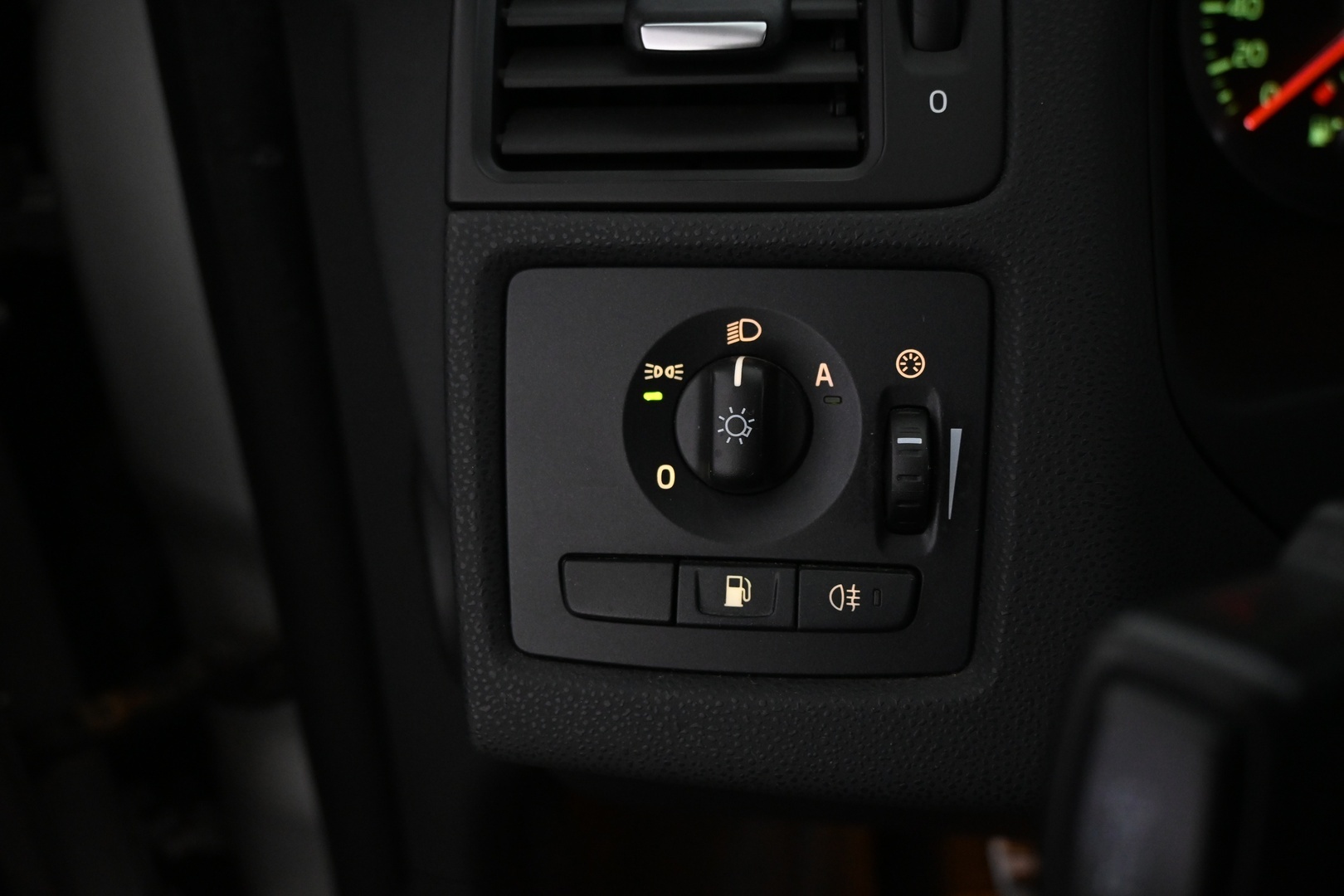 VOLVO V50 2011