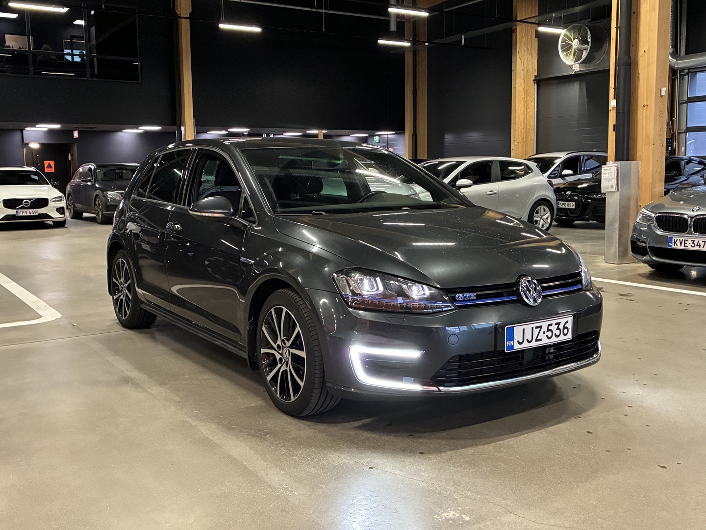 VOLKSWAGEN Golf 2016