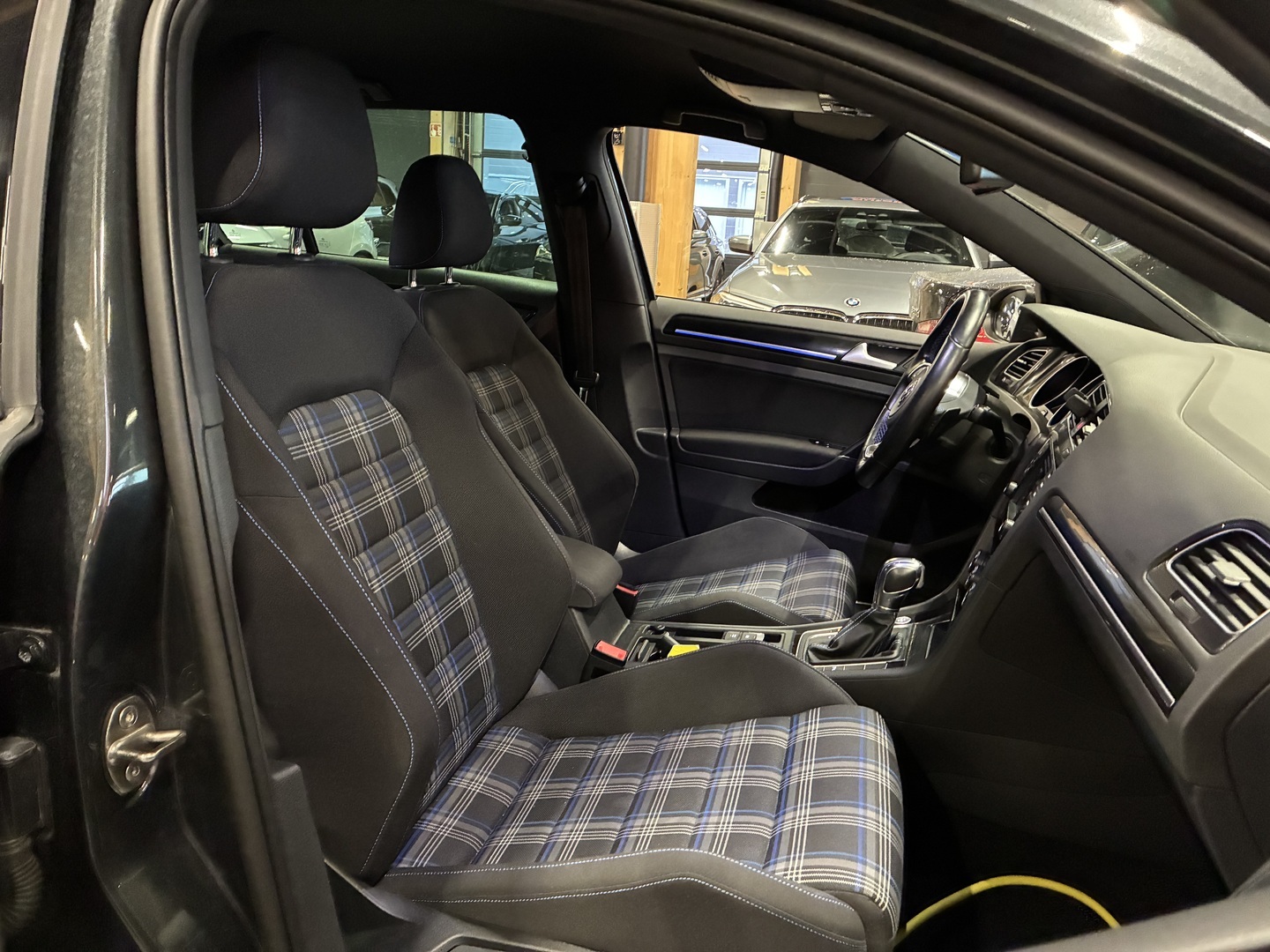 VOLKSWAGEN Golf 2016