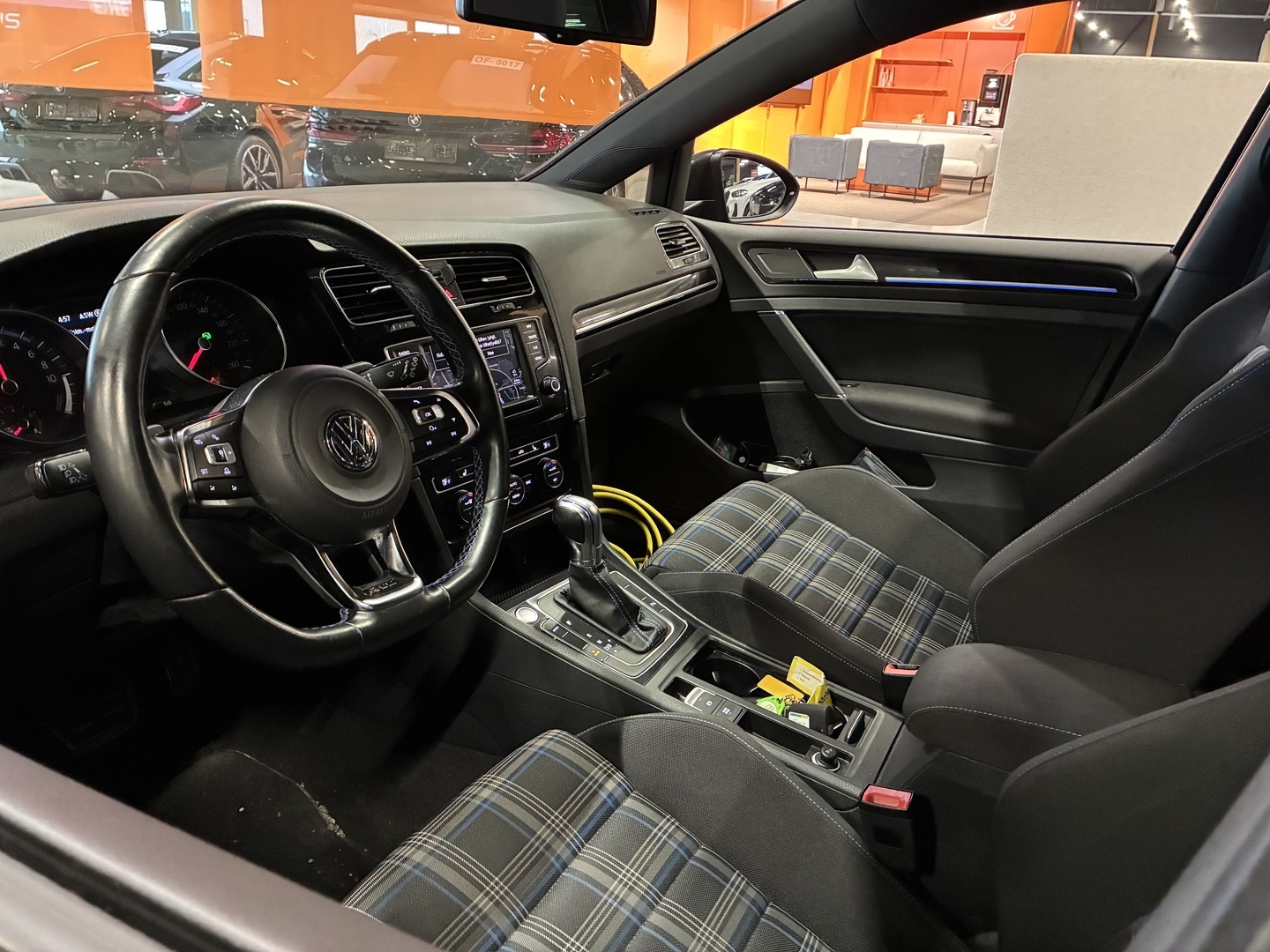 VOLKSWAGEN Golf 2016