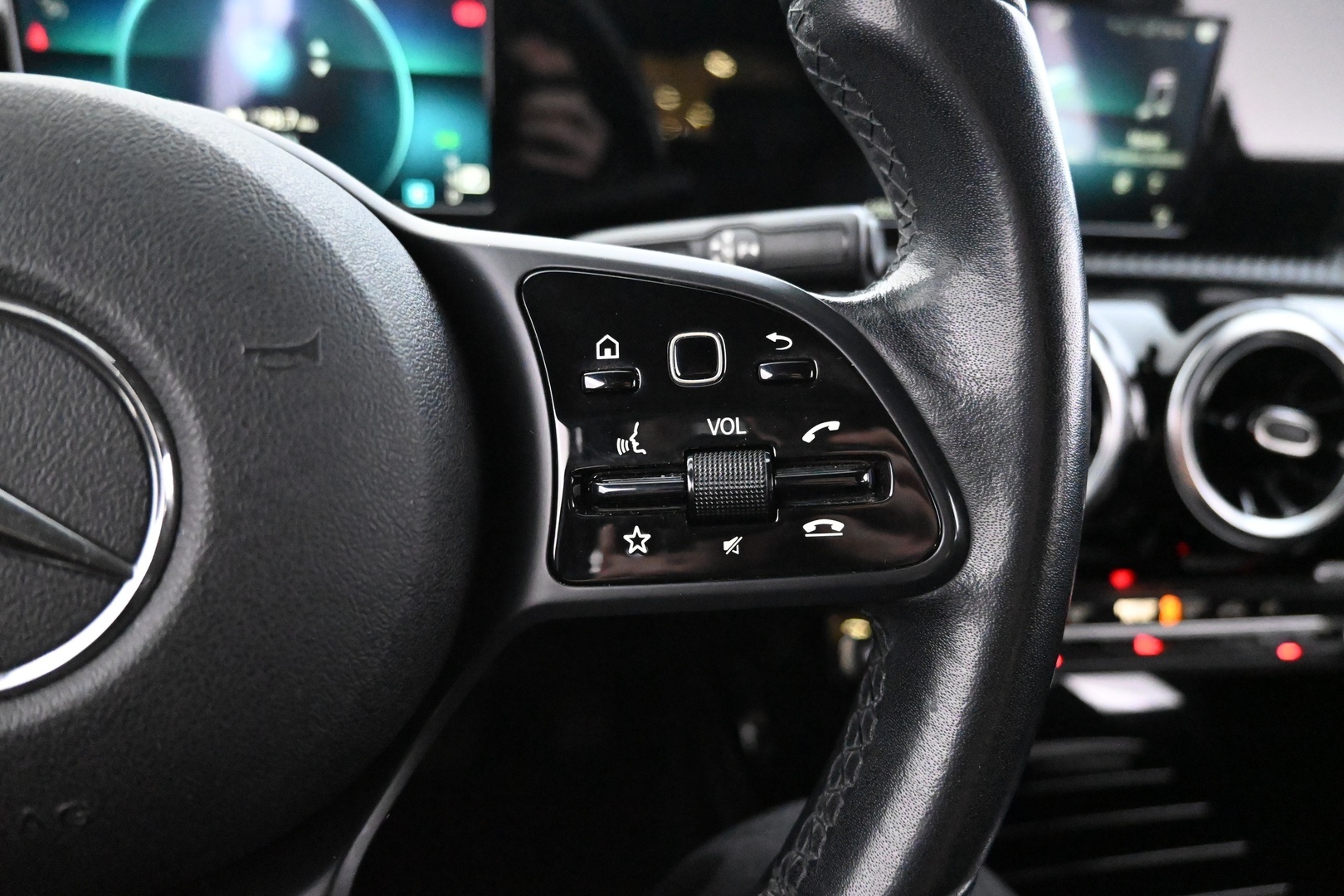 MERCEDES-BENZ A 2019