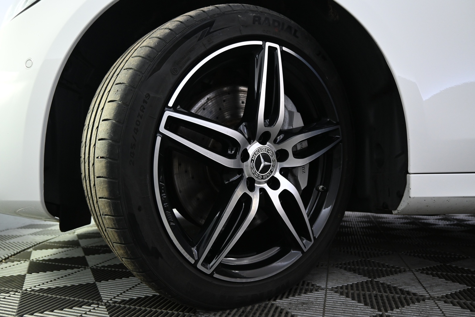 MERCEDES-BENZ E 2018