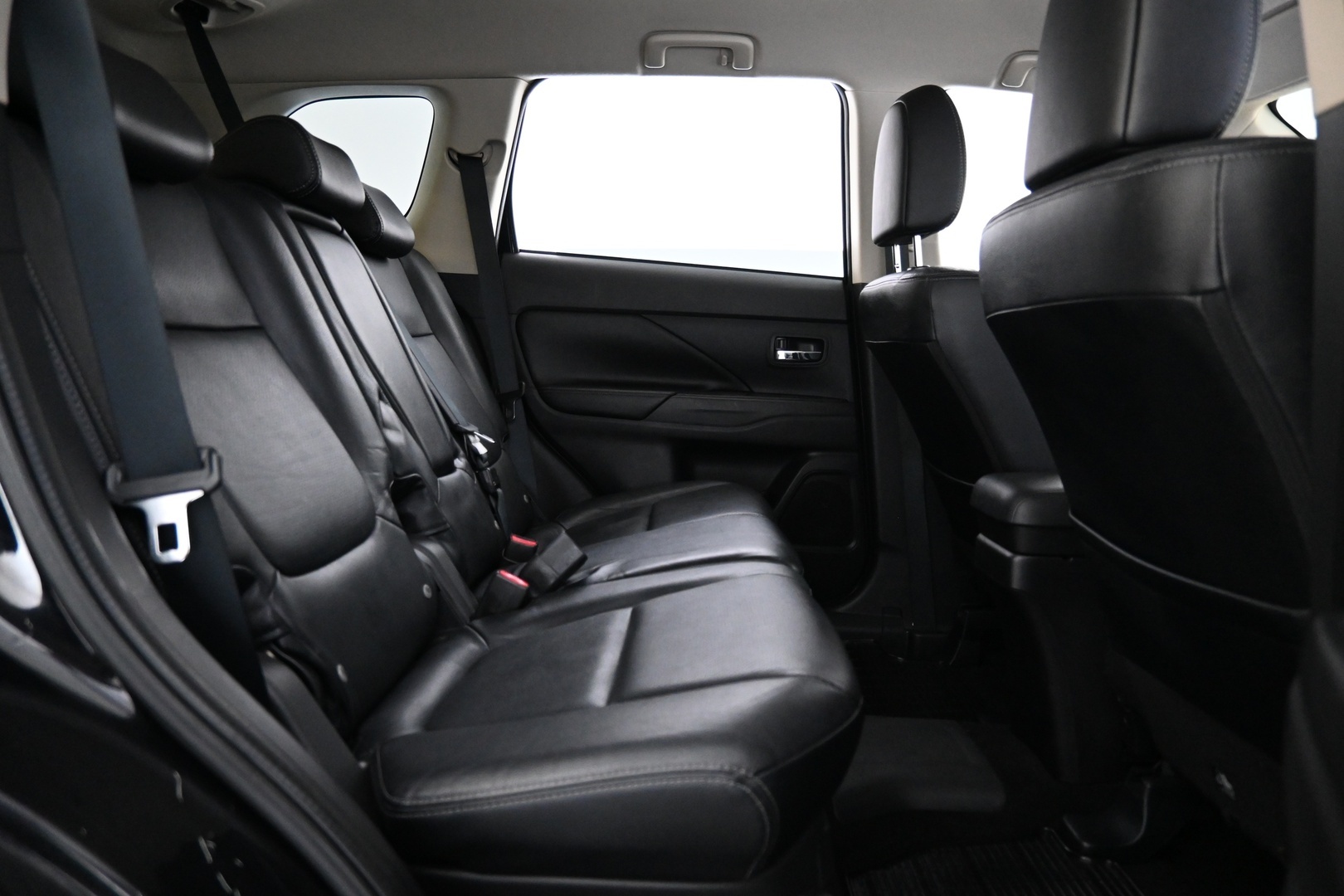 MITSUBISHI Outlander PHEV 2014