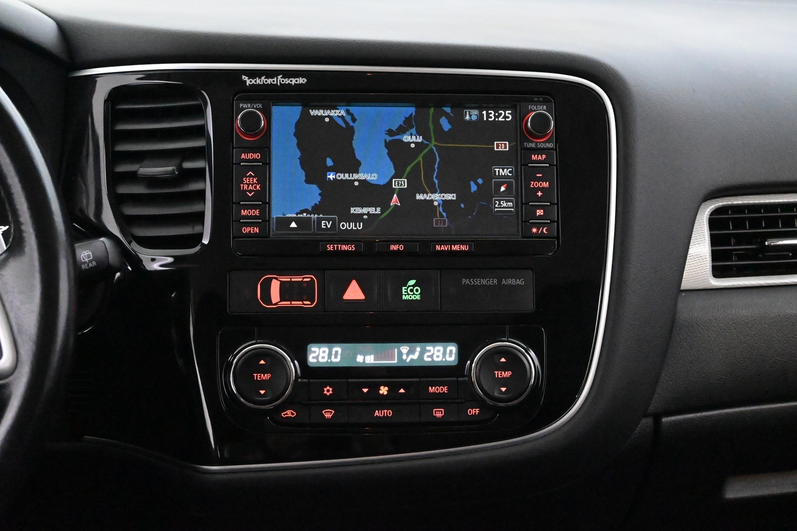 MITSUBISHI Outlander PHEV 2014