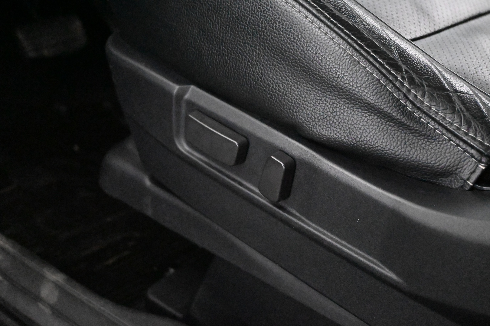 MITSUBISHI Outlander PHEV 2014