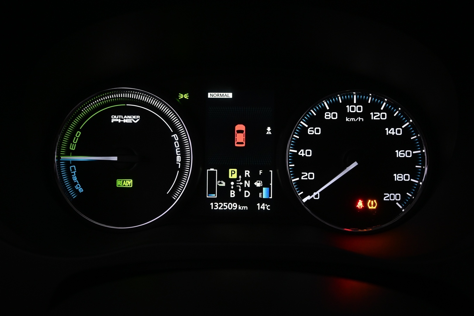 MITSUBISHI Outlander PHEV 2014