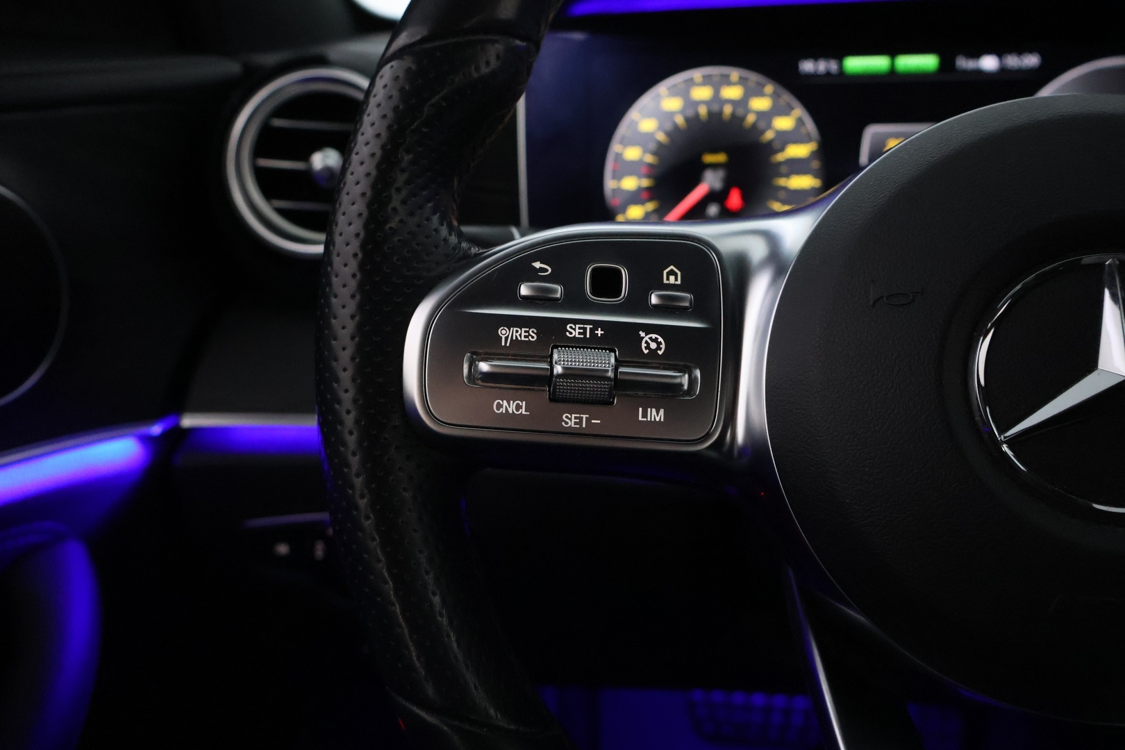 MERCEDES-BENZ E 2020