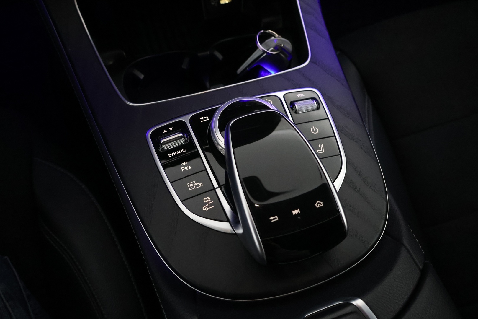 MERCEDES-BENZ E 2020