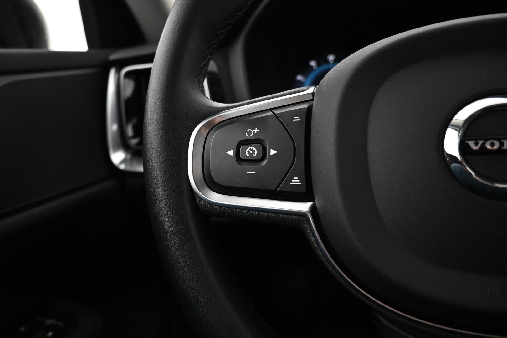 VOLVO V60 2023