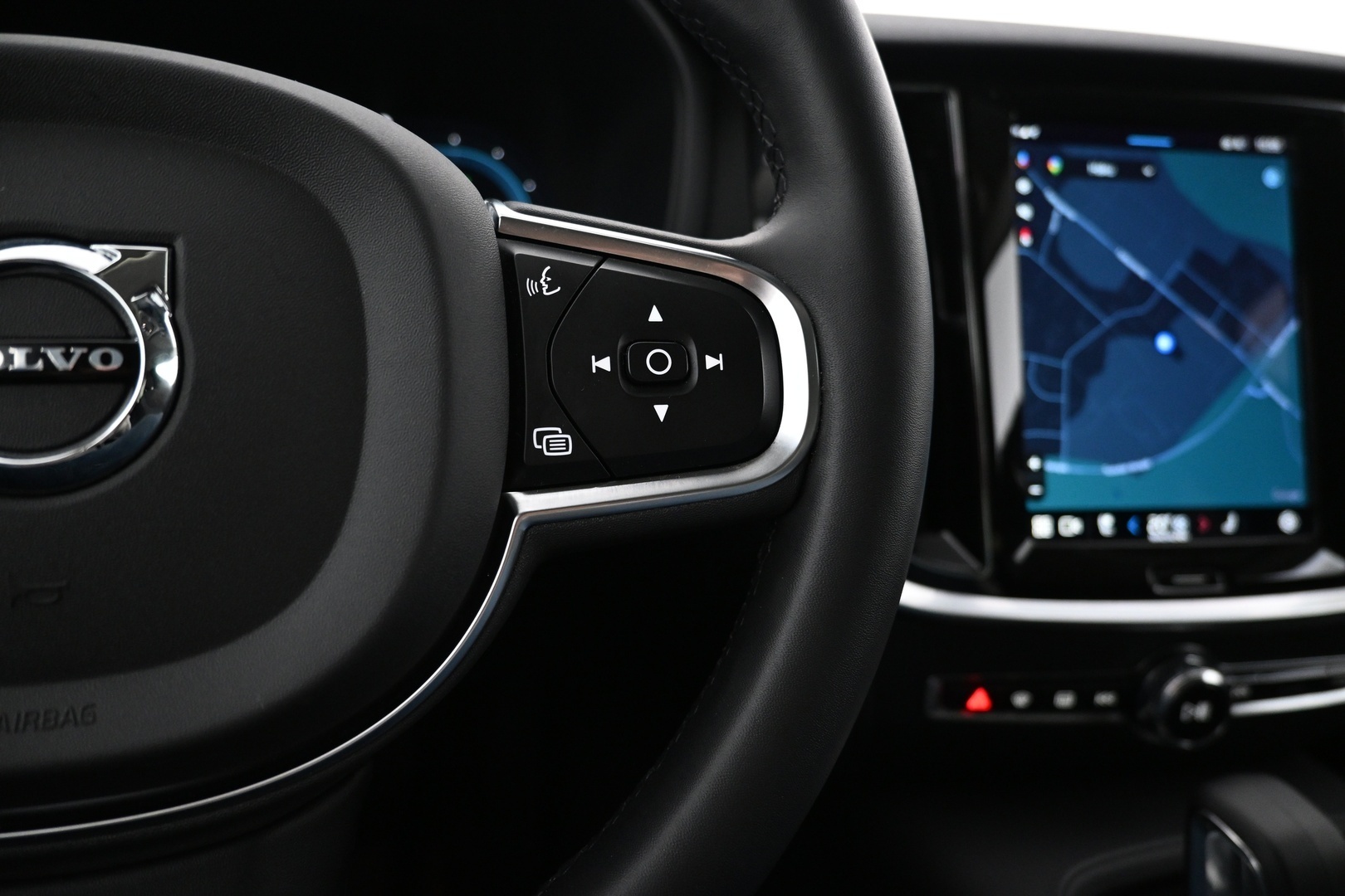 VOLVO V60 2023