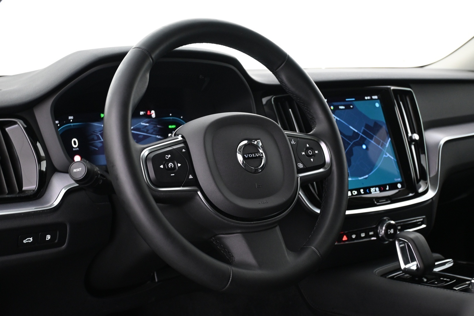 VOLVO V60 2023