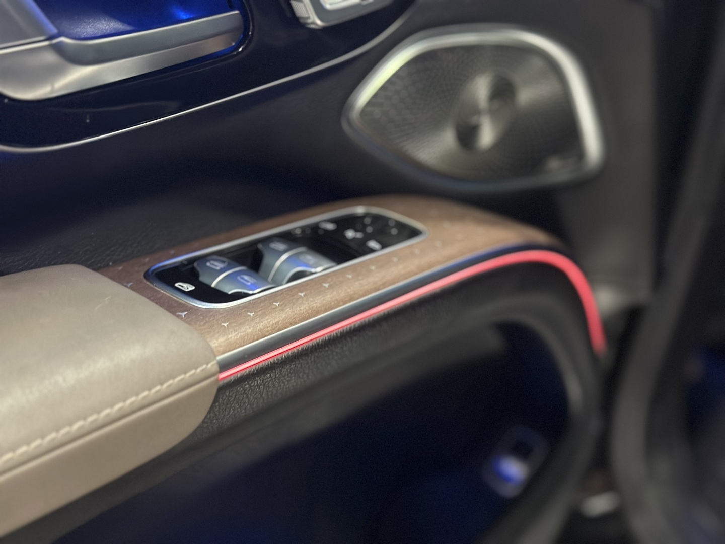 MERCEDES-BENZ EQS SUV 2023