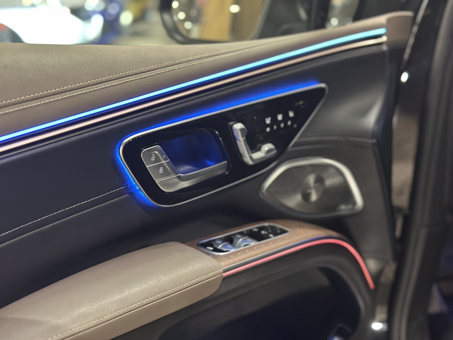 MERCEDES-BENZ EQS SUV 2023