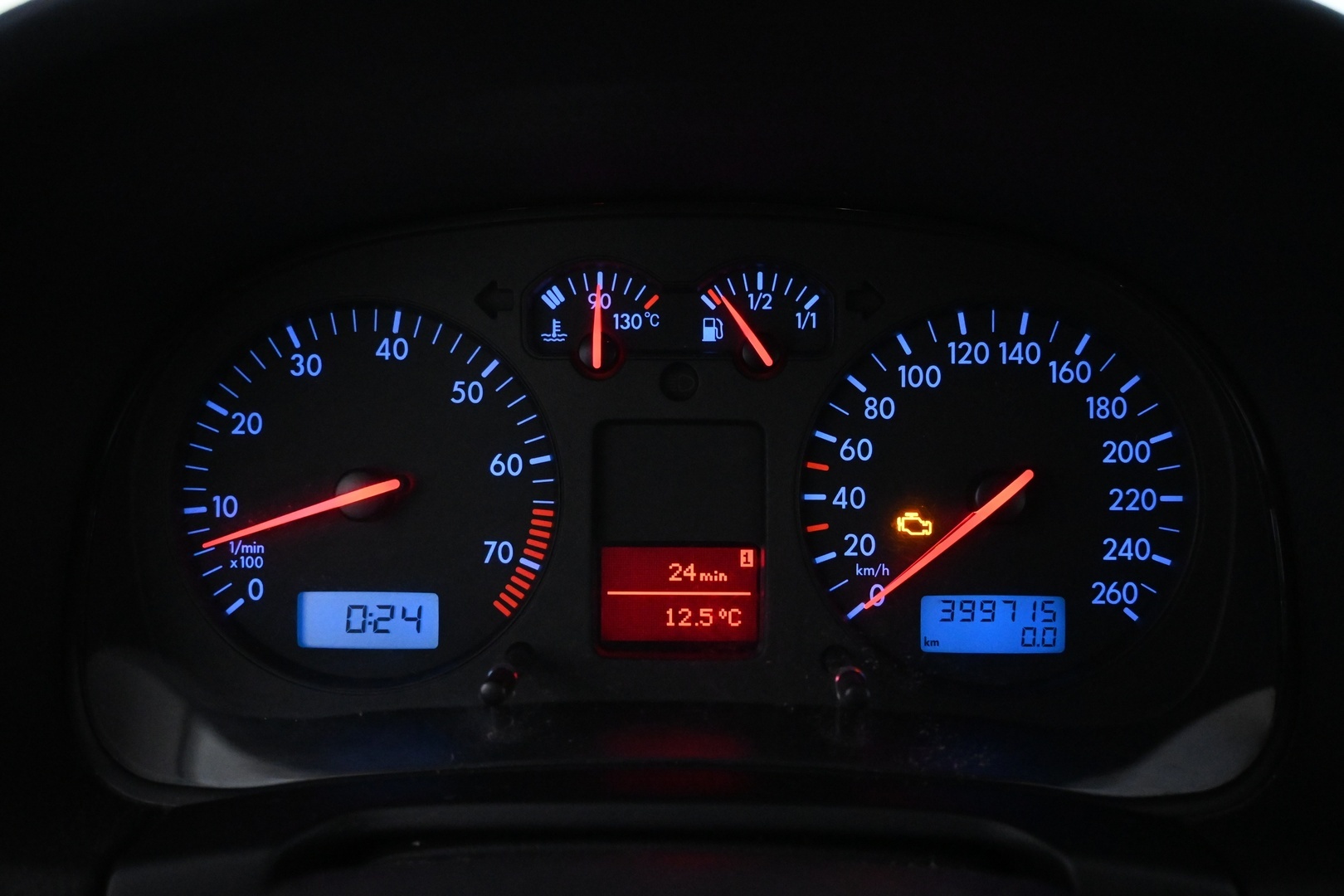 VOLKSWAGEN GOLF 2002