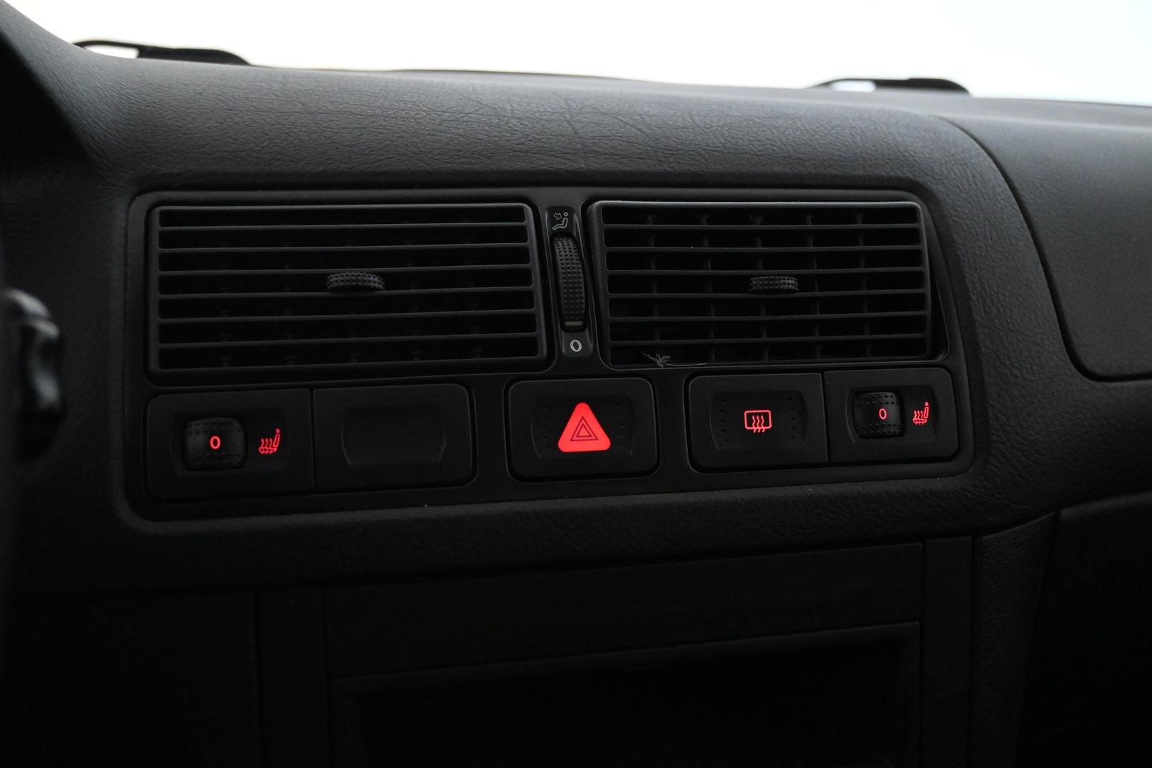 VOLKSWAGEN GOLF 2002