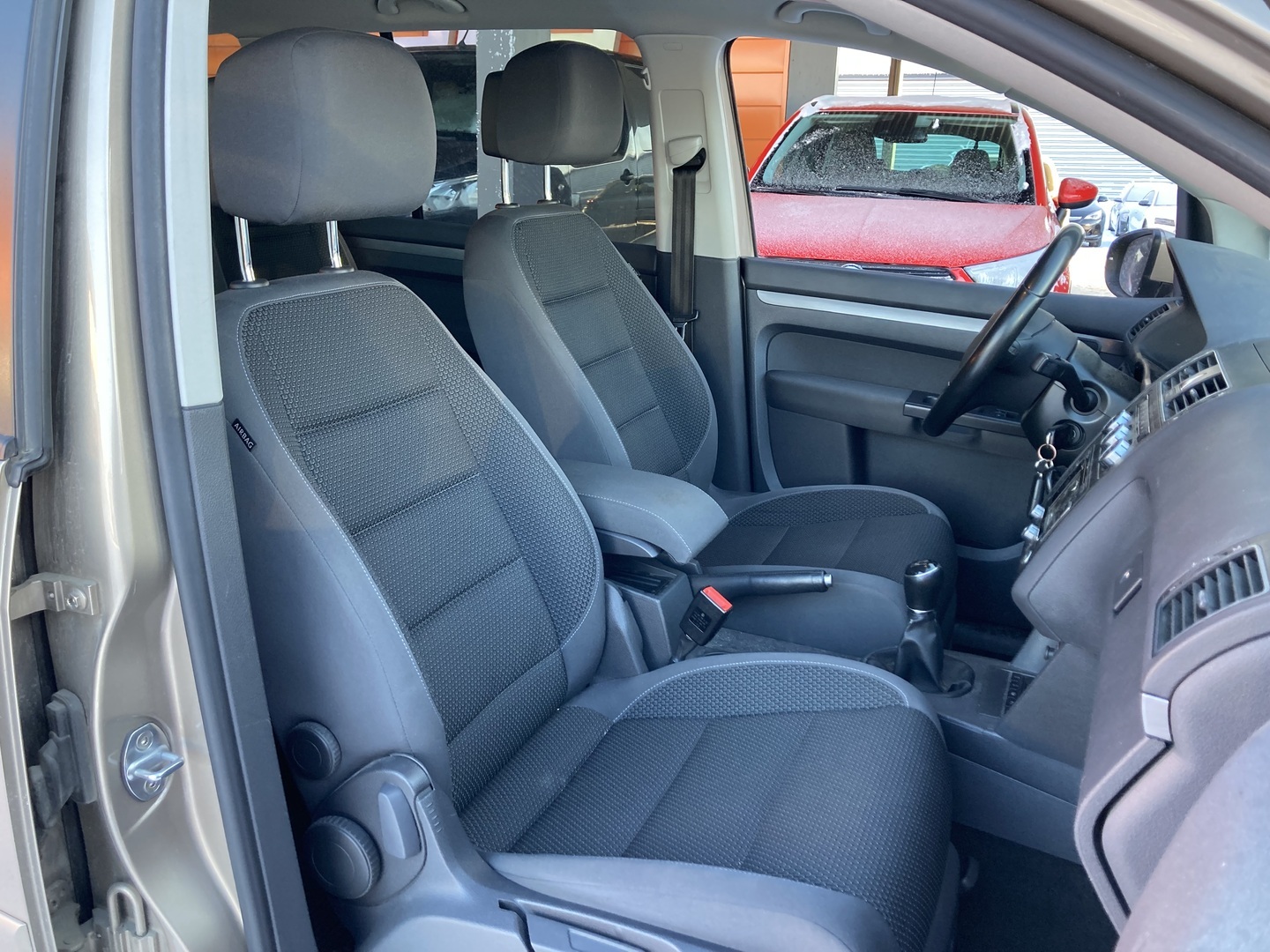 VOLKSWAGEN Touran 2014