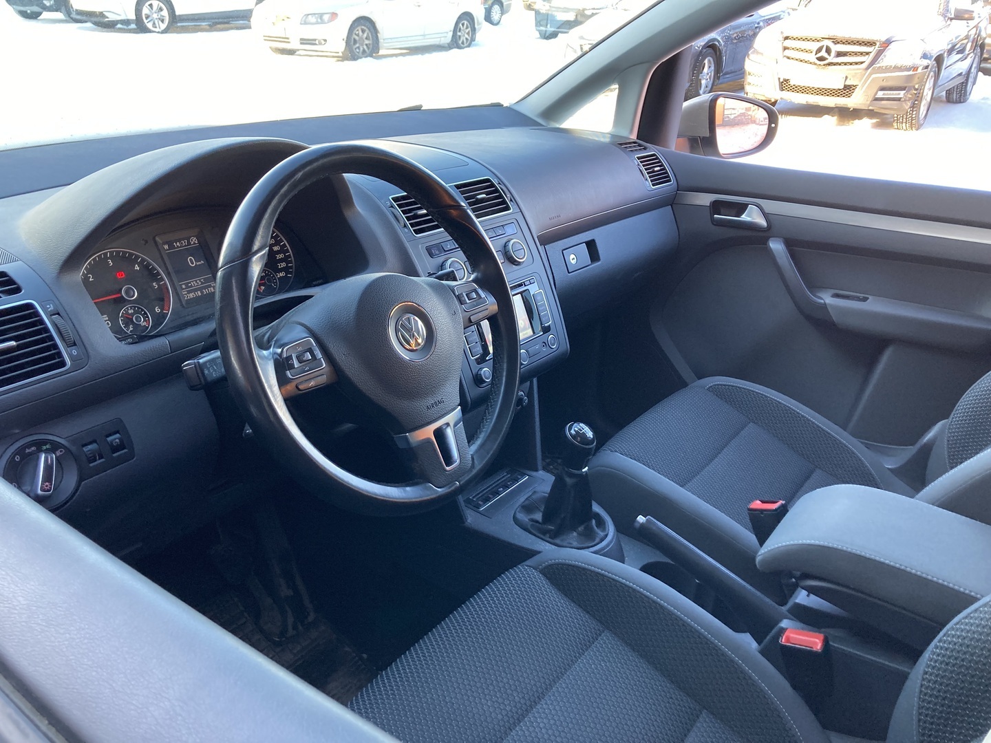 VOLKSWAGEN Touran 2014