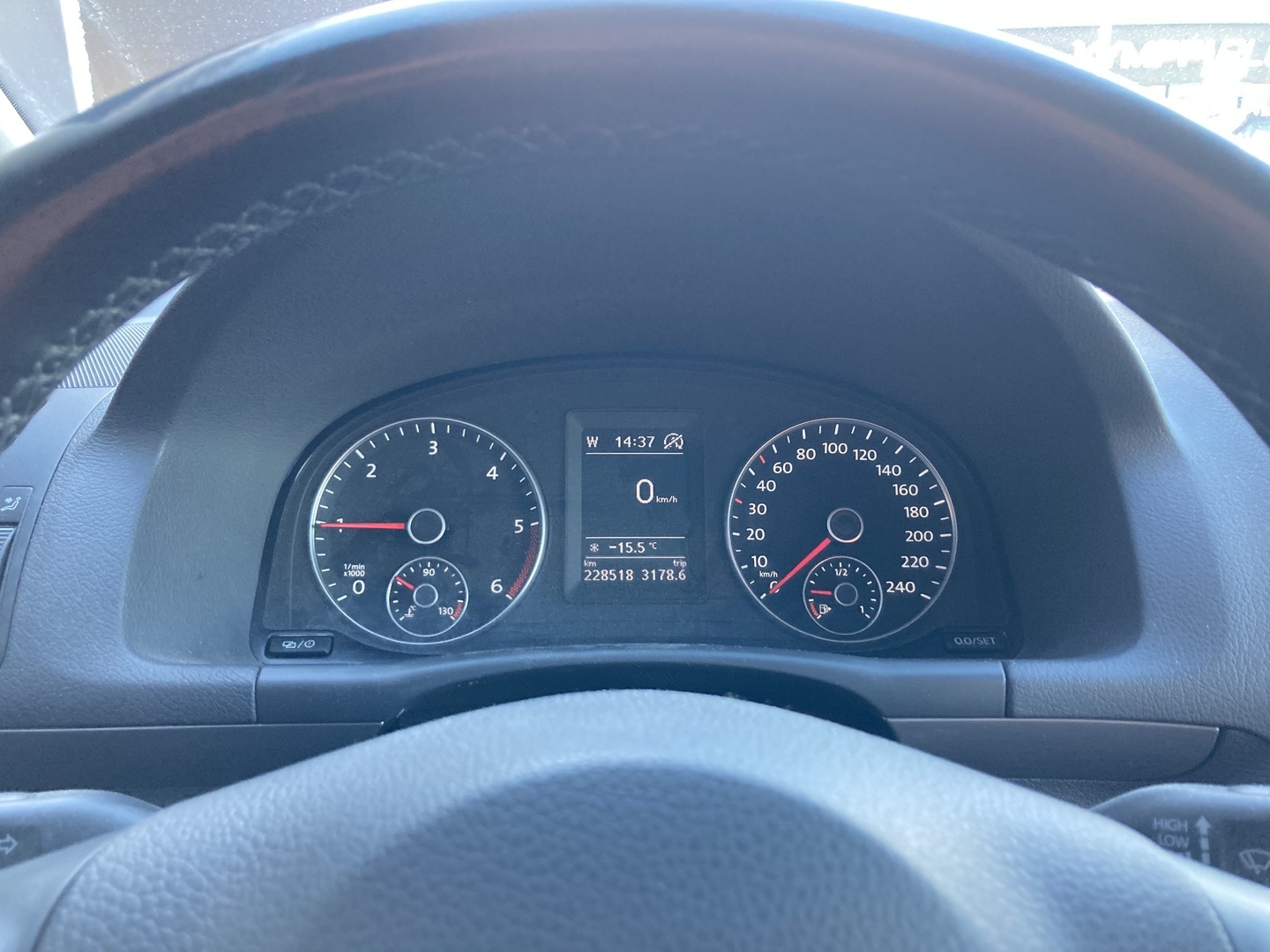 VOLKSWAGEN Touran 2014